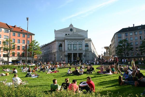 Das Kiosk-Bier: Warum der Gärtnerplatz & Co. die größten Open-Air-Bars sind