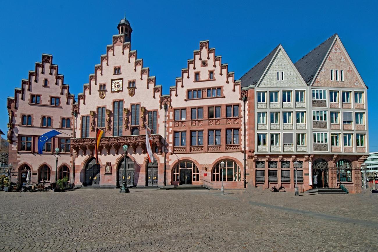 Der Römerberg: Warum Frankfurts "Gudd Stubb" mehr ist als nur Fachwerk-Kulisse