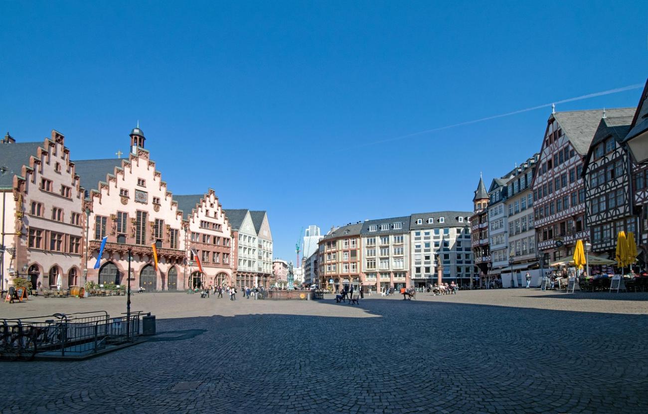 Der Römerberg: Warum Frankfurts "Gudd Stubb" mehr ist als nur Fachwerk-Kulisse