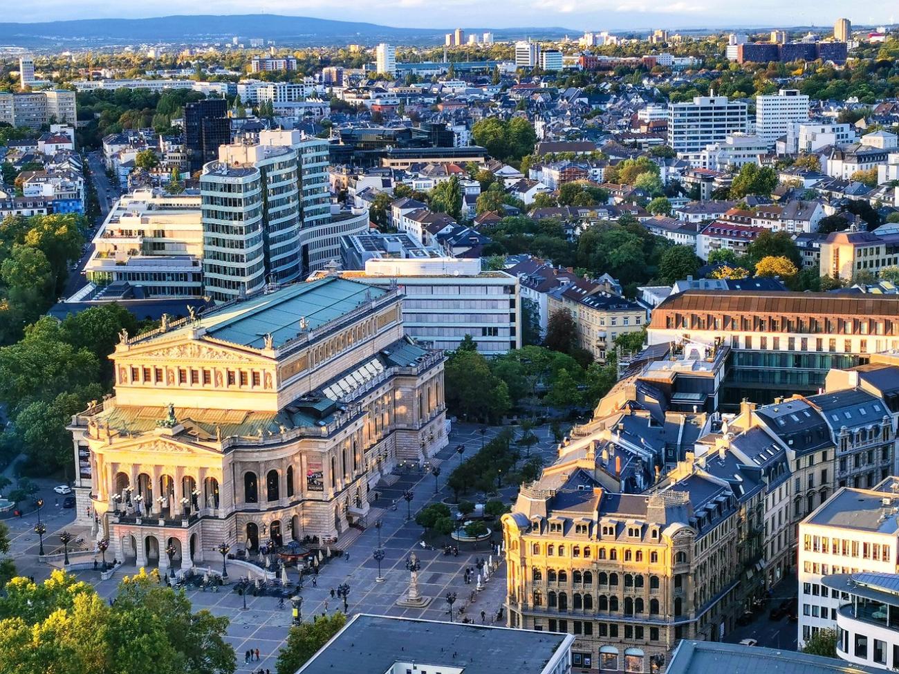 Alte Oper: Vom "schönsten Scheiterhaufen Deutschlands" zum Prachtbau der Kultur