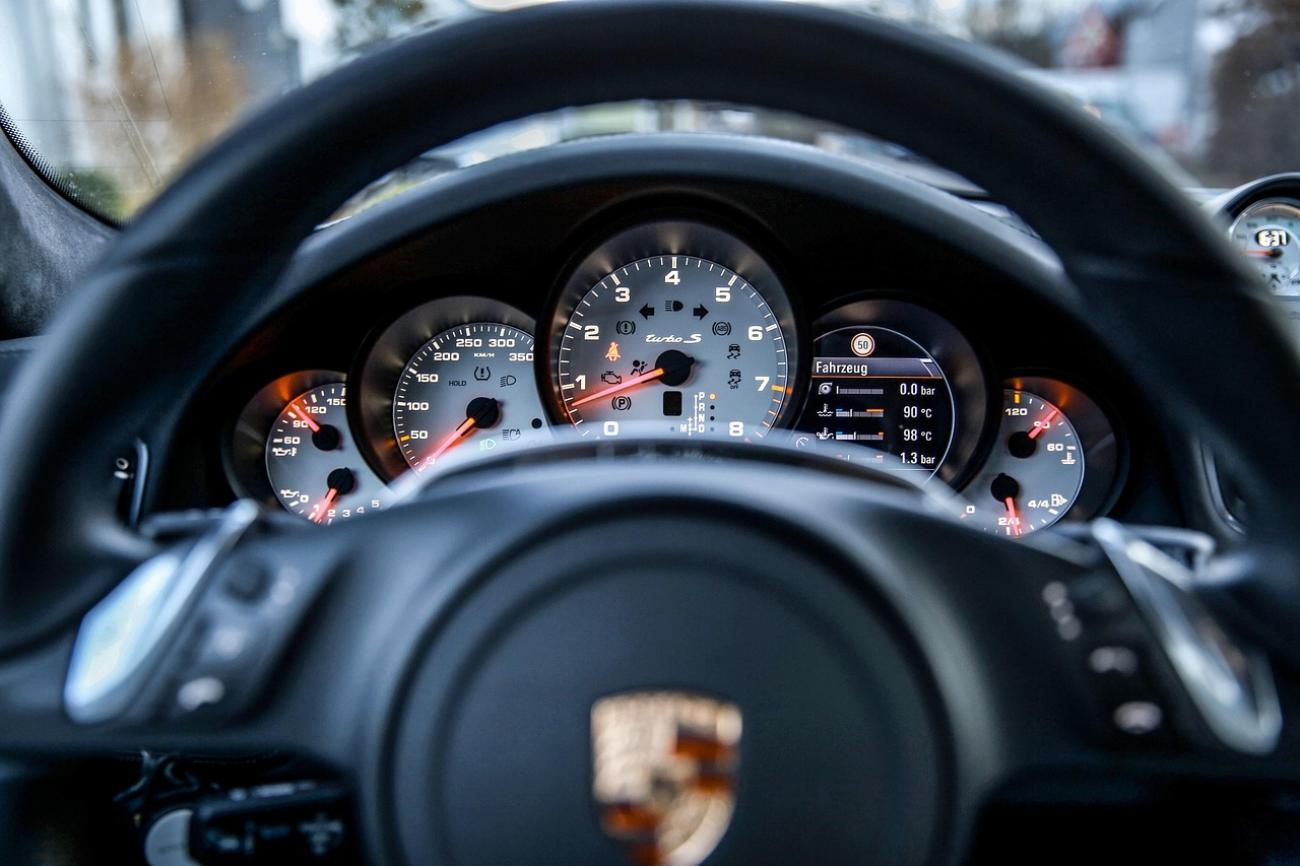 Mercedes-Benz vs. Porsche: Welches Museum passt zu welchem Reisetyp?