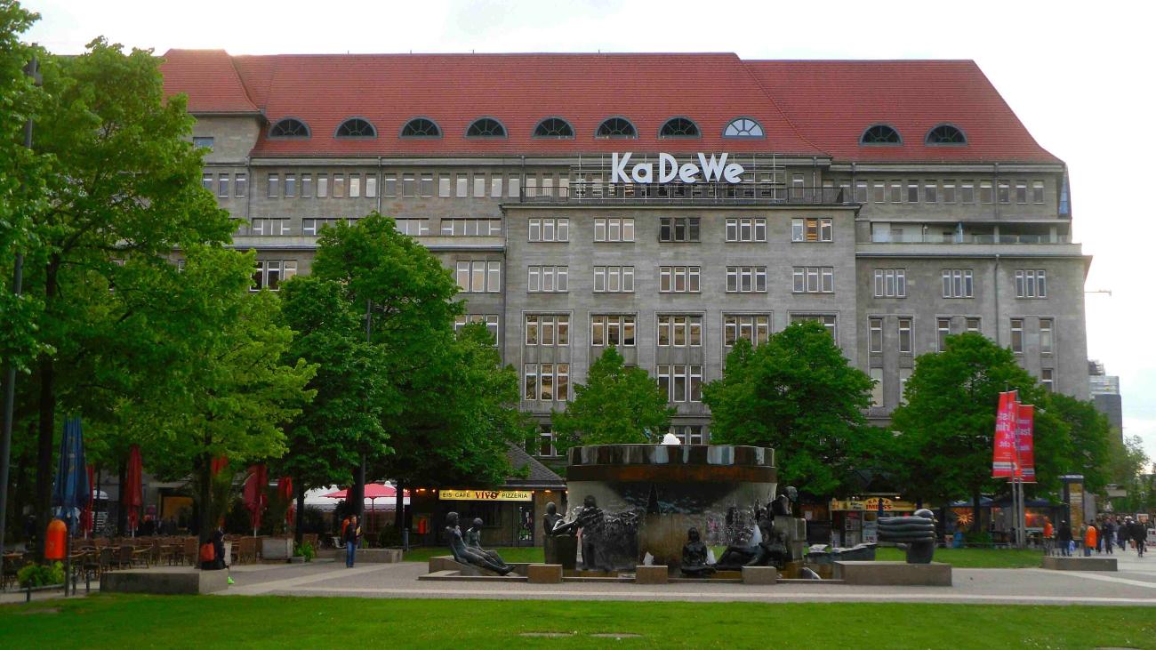 West-Berlin ungeschminkt: Zwischen KaDeWe-Austern und Kudamm-Asphalt