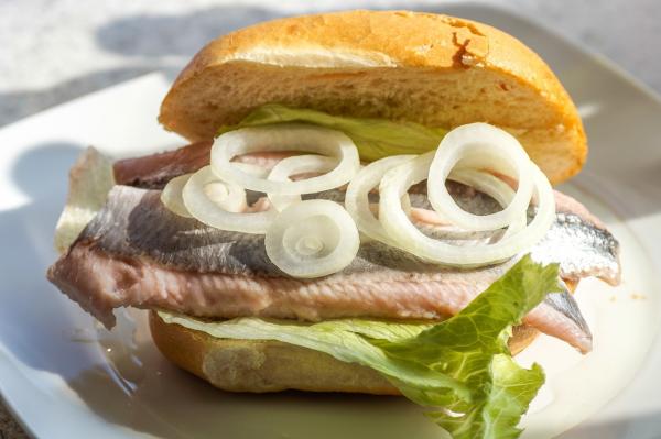 Der große Fischbrötchen-Test: Brücke 10, Veddel oder Fischmarkt?