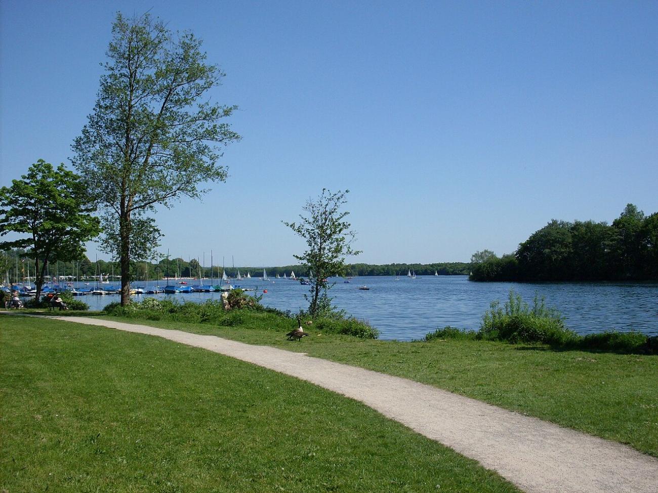 Unterbacher See: Segeln, Schwimmen und Strandbad-Vibes im Südosten