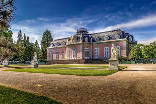 Schloss Benrath: Das rosa Lustschloss und seine königlichen Gärten