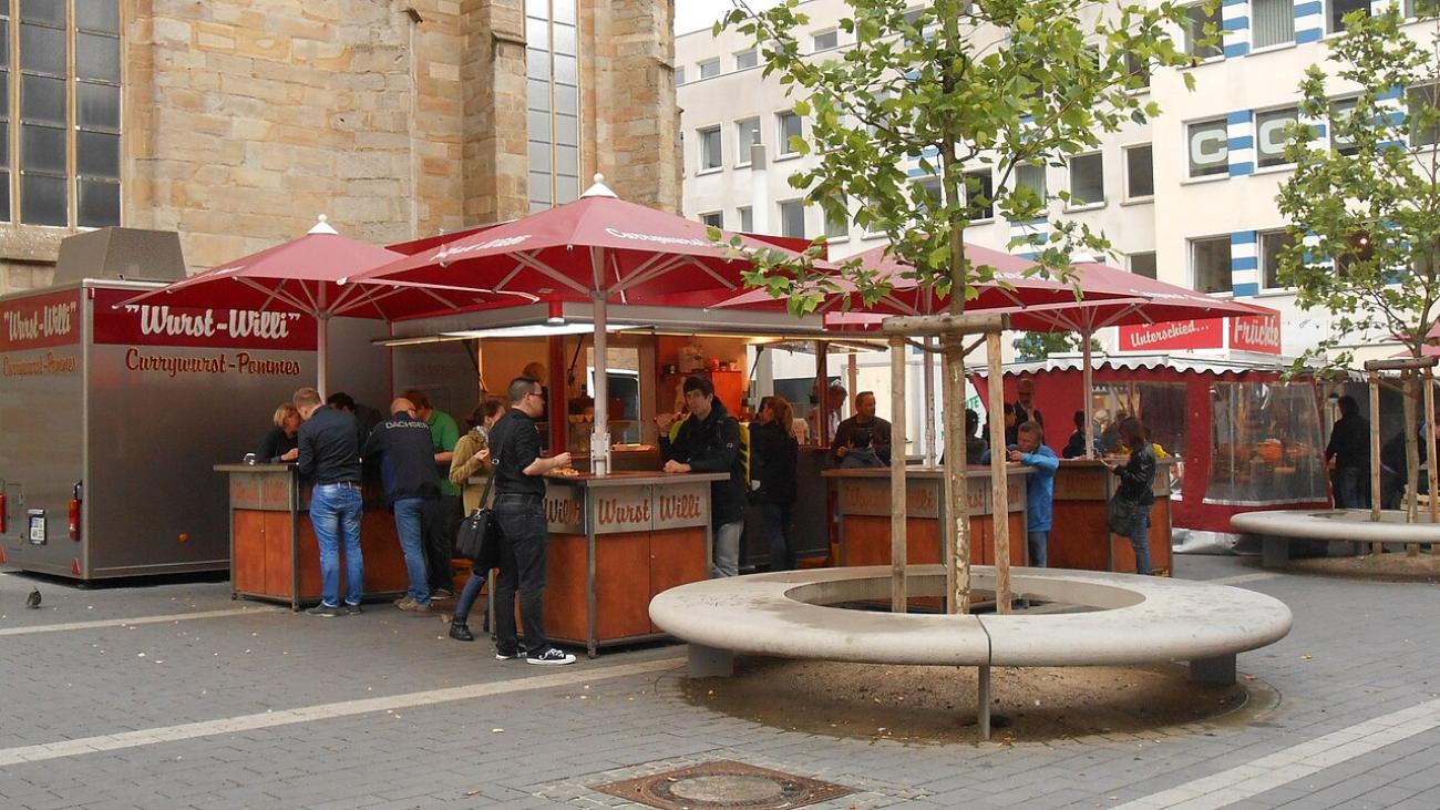 Wurst-Willi: Warum man an diesem Stand im Stadtzentrum einfach nicht vorbeikommt