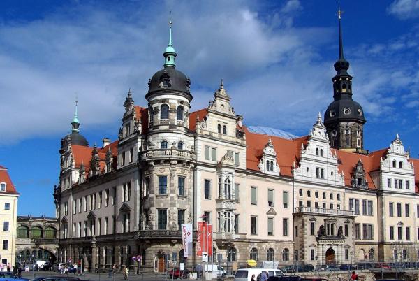 Residenzschloss: Wo das Grüne Gewölbe die Schatzkammern der Welt herausfordert