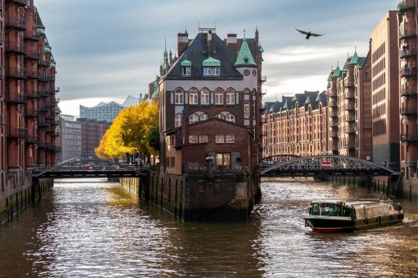 Die Speicherstadt: Roter Backstein, dunkle Fleete und der Duft von Kaffee