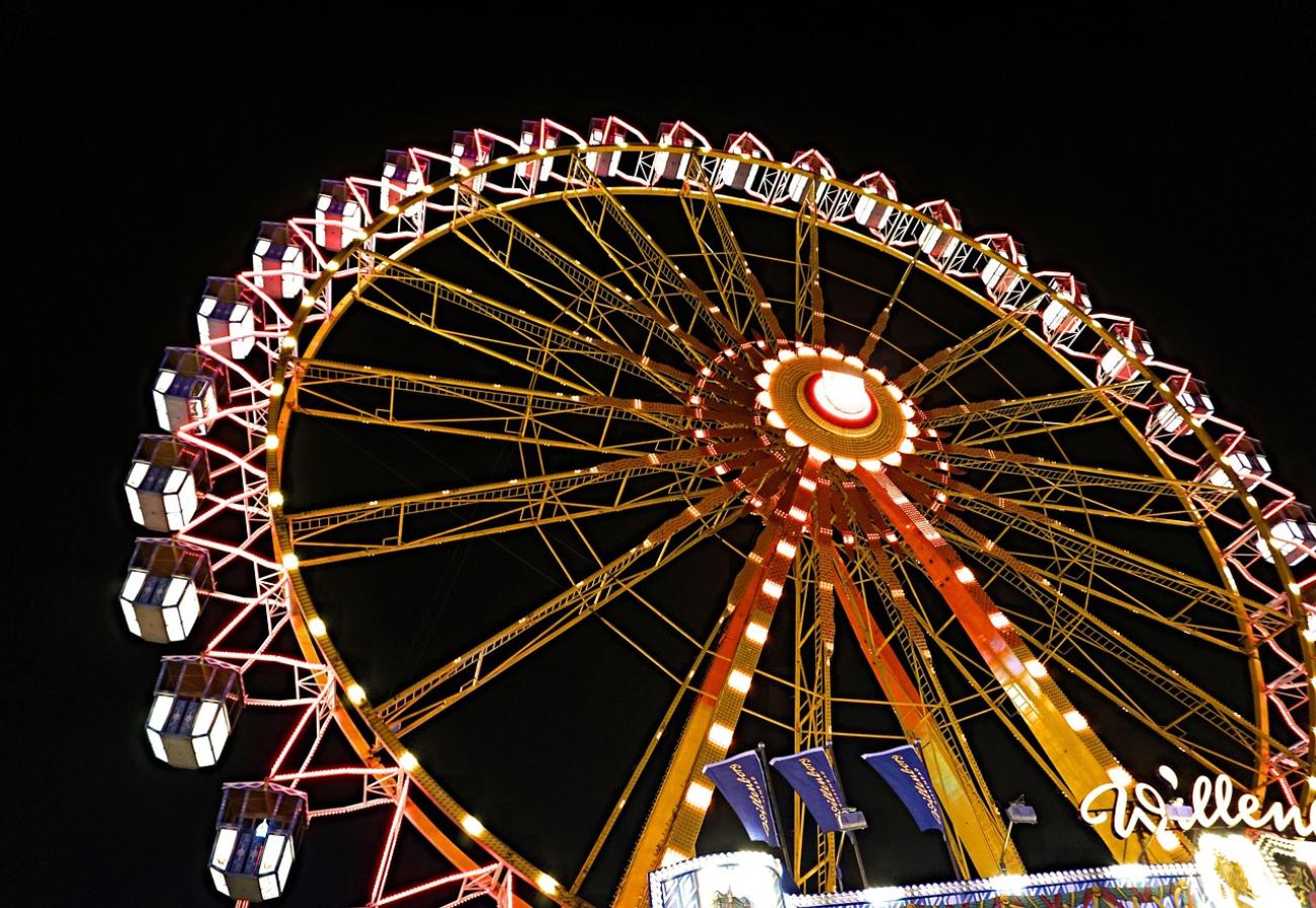 Hamburger Dom: Riesenrad, Zuckerwatte und Feuerwerk auf dem Heiligengeistfeld