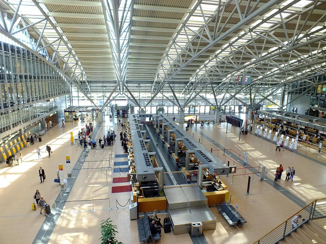 Vom Flughafen in die City: Der schnellste und günstigste Weg ins Hotel